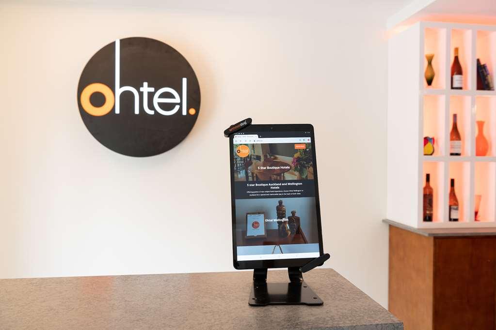 ホテル Ohtel オークランド インテリア 写真 Tablet at the reception desk of Ohtel
