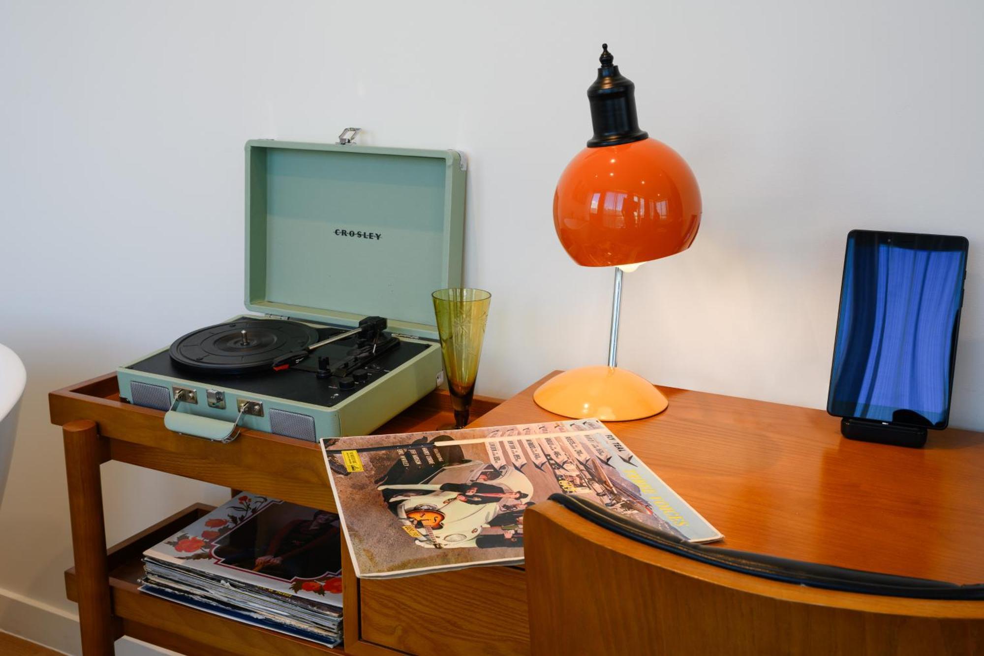 ホテル Ohtel オークランド エクステリア 写真 A portable record player